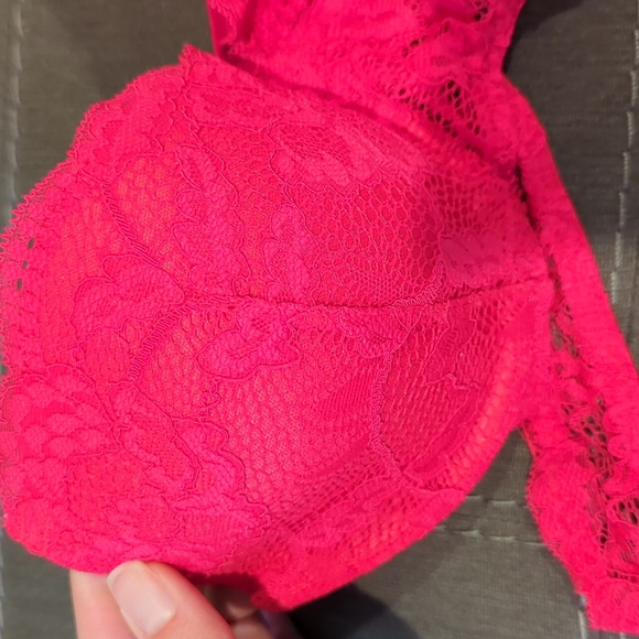 La senza strappy red non push up bra. - Picture 2 of 3